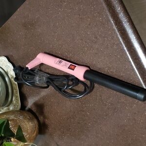 GINALLI MILANO CURLING IRON Wand  USED, in brand new condition.